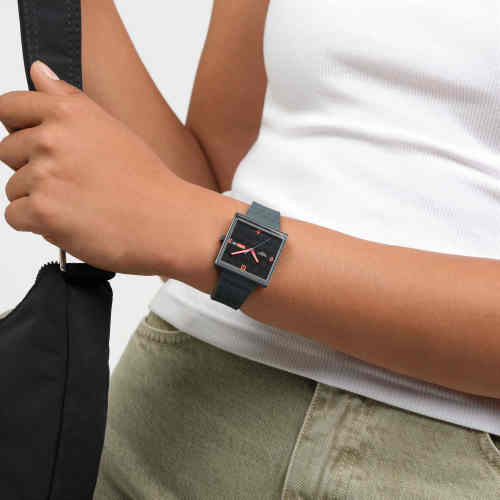 墨绿棱角,Swatch Essentials,￥840